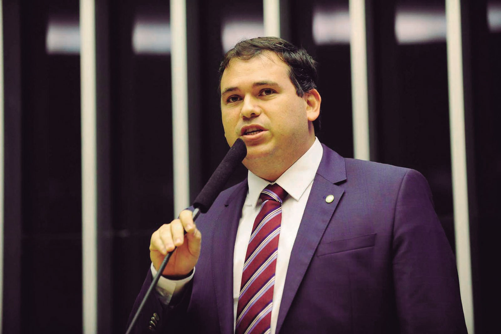 Beto emite sinais de distância com Robinson.