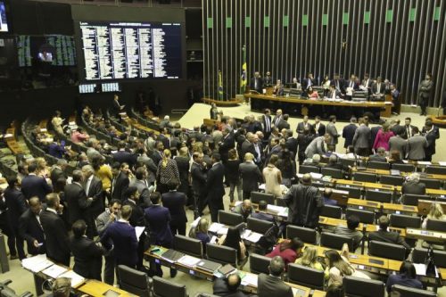 Câmara dos Deputados aprova MP que aumenta saque do FGTS.
