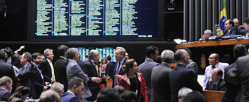 Câmara dos Deputados aprova projeto sobre renegociação das dívidas dos estados e do DF.
