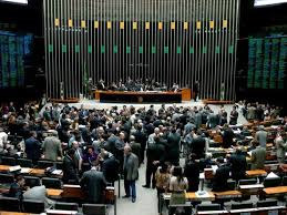 Câmara rejeita distritão e mantém modelo atual de eleição para deputados e vereadores.