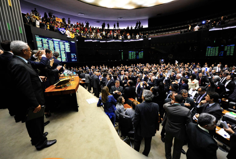 Câmara rejeita redução da maioridade penal de 18 para 16 anos para crimes hediondos!