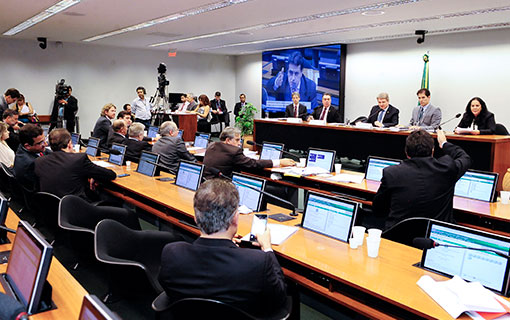  Comissão termina analise do orçamento de 2016 depois de quatro horas de sessão.