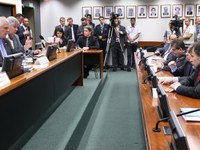Conselho de Ética se reúne hoje para analisar defesa de Eduardo Cunha.