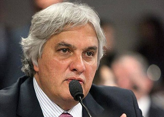 Delcídio do Amaral não tem data para reassumir.