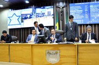 Deputados aprovam projeto que obriga banheiros adaptados para deficientes em eventos públicos.