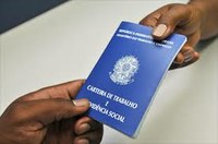 Deputados querem reduzir idade mínima para trabalho.