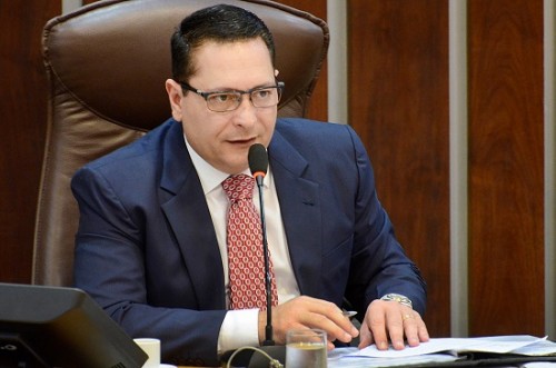 Ezequiel solicita passarela e duplicação da estrada que liga Nova Parnamirim à BR-101.