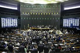 Governo avalia reduzir superávit de estados e municípios.