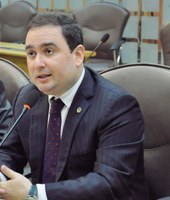 Gustavo pede a liberação de emendas parlamentares.