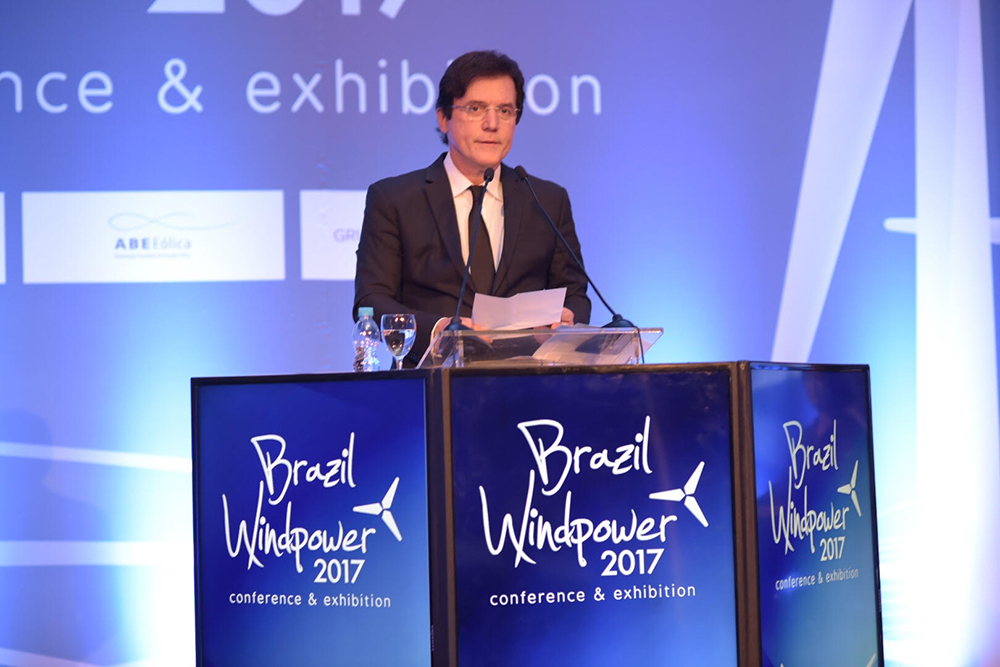 No maior evento de energia eólica da América Latina, governador destaca liderança do RN no setor.