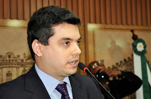 PEC propõe 10% do orçamento para segurança pública no Brasil.