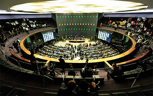 Plenário pode votar nesta quarta verba para agricultores e regras sobre comissões.