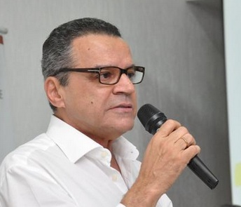 PMDB adia rompimento e Henrique não quer deixar o governo.