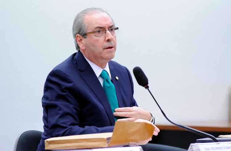 PMDB cogita se abster na votação para salvar Cunha.