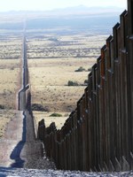 Presidente dos EUA determina construção de muro na fronteira com México.