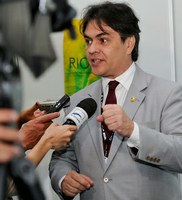 PSDB quer reverter alta da gasolina.