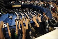 Senado aprova PEC que reserva cota para mulheres no Poder Legislativo.