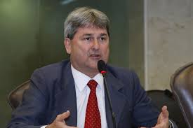 Tomba quer comissão de combate à seca.