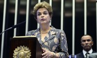 Vou ao Senado porque acredito na democracia, diz Dilma em ato.